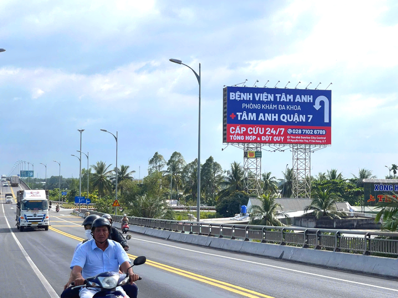 Bảng hiệu Pano quảng cáo ngoài trời