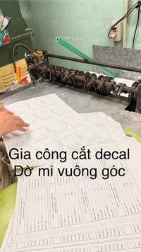 Gia công cắt decal đờ mi vuông góc