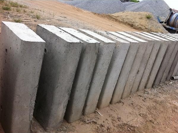 Bó vỉa bê tông 18x53x100