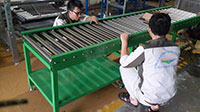 Băng tải con lăn inox