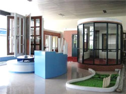 Cửa đi nhôm kính
