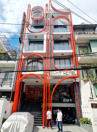 Thi công khung thép mặt tiền Pynt Hotel