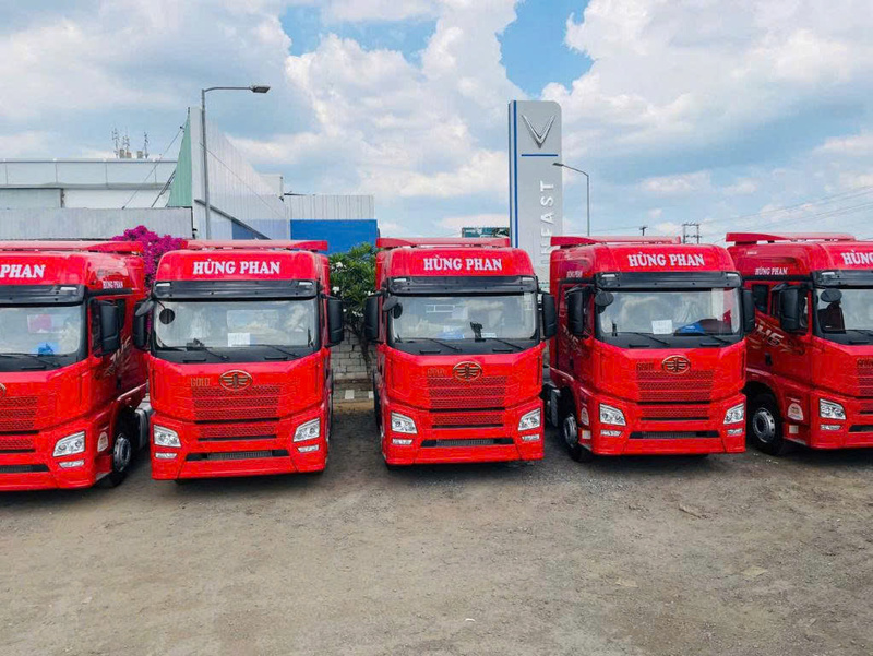 Đội xe công ty Hùng Phan