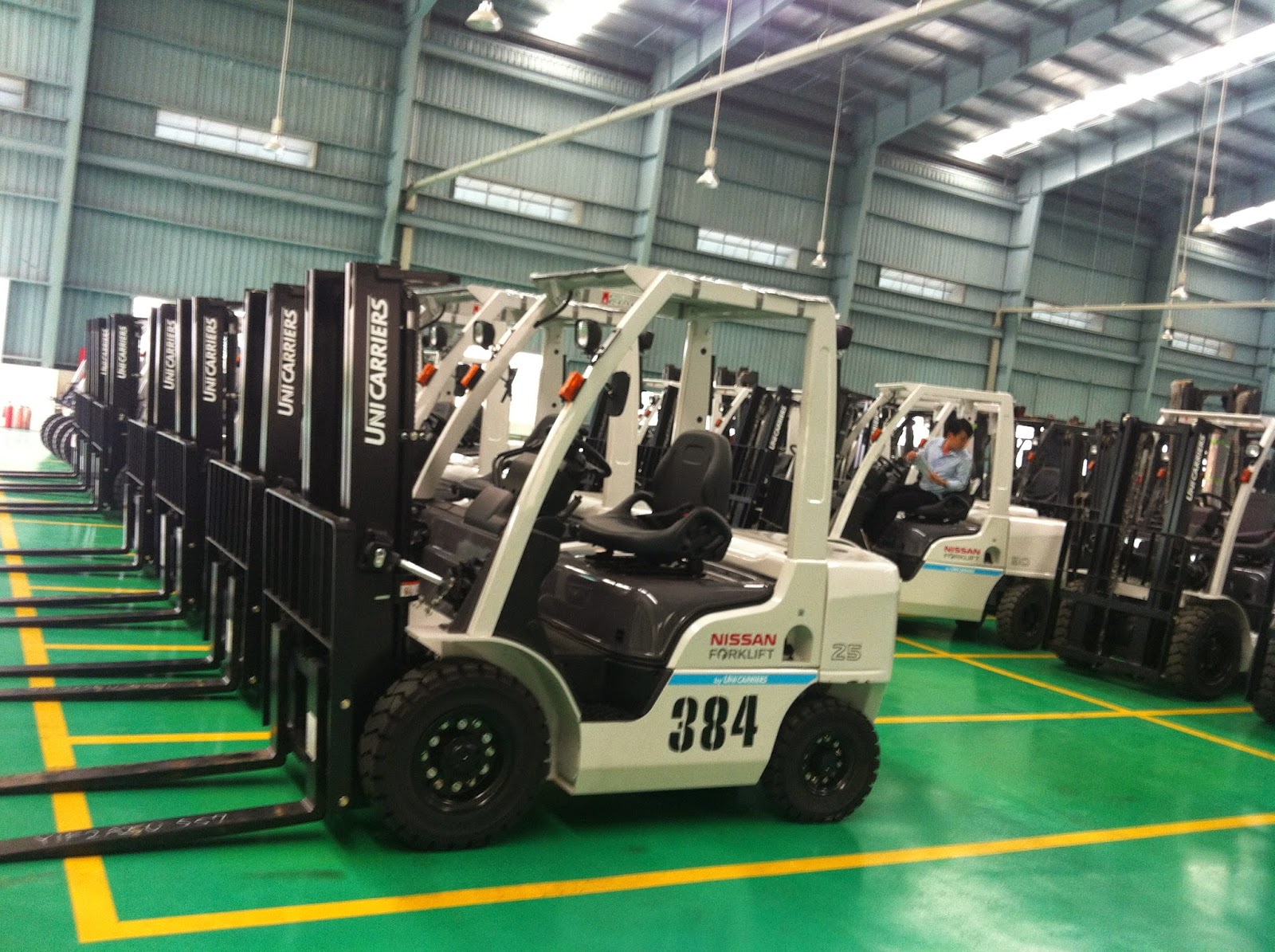 Xe nâng mới 100%