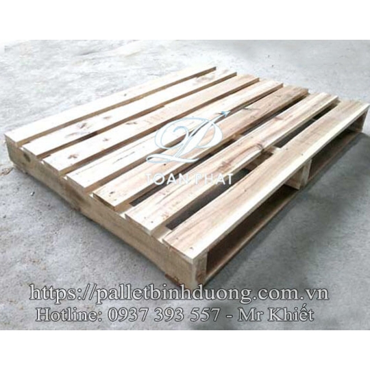 Pallet gỗ 4 hướng nâng tải trọng 2 tấn