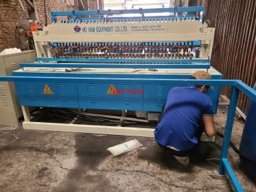 Máy hàn lồng gia cầm