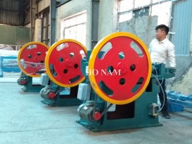 Máy làm đinh đóng tường