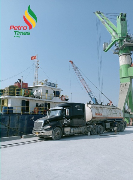 Xe vận tải xăng dầu