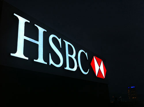 Bảng hiệu ngân hàng HSBC