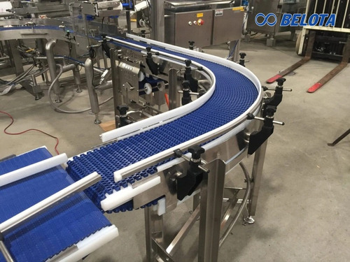 Băng tải nhựa chạy cong