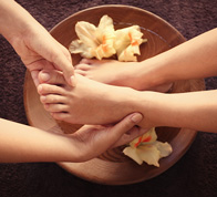 Massage bấm huyệt chân