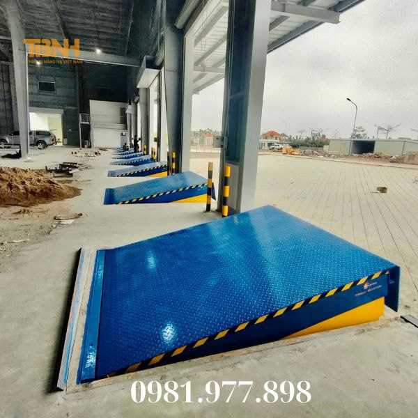 Sàn nâng thủy lực