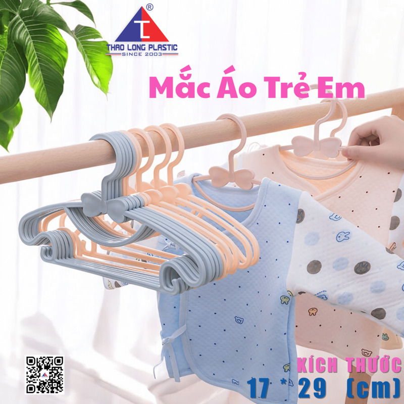 Mặc áo trẻ em