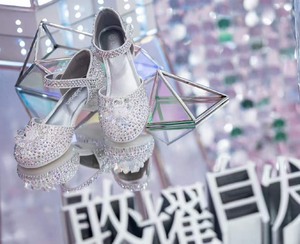 Gia công ép cườm đính cườm