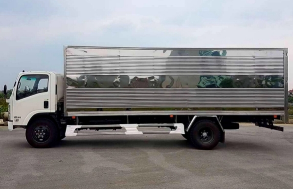 Dịch vụ vận chuyển bằng xe thùng kính to