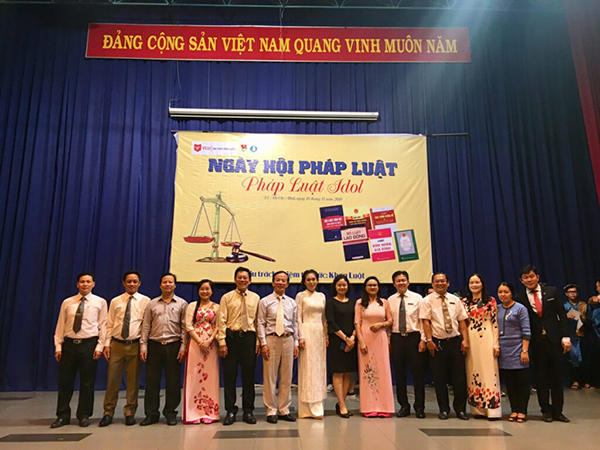 Tham gia ngày hội pháp luật tại đại học Văn Lang