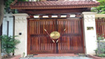 Cổng gỗ mở tự động