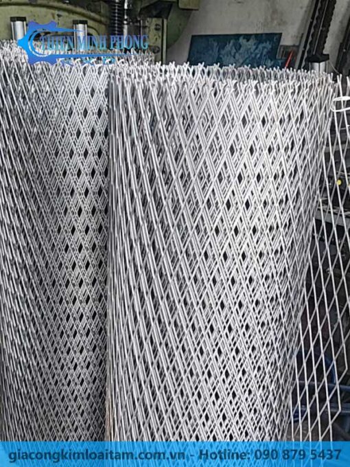 Lưới dập kéo giãn ô 15x30mm