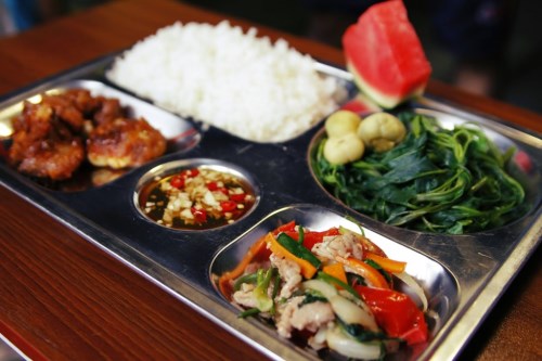 Suất ăn công nghiệp