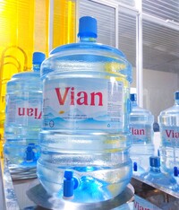 Nước uống thiên nhiên Vian 19L (có vòi)