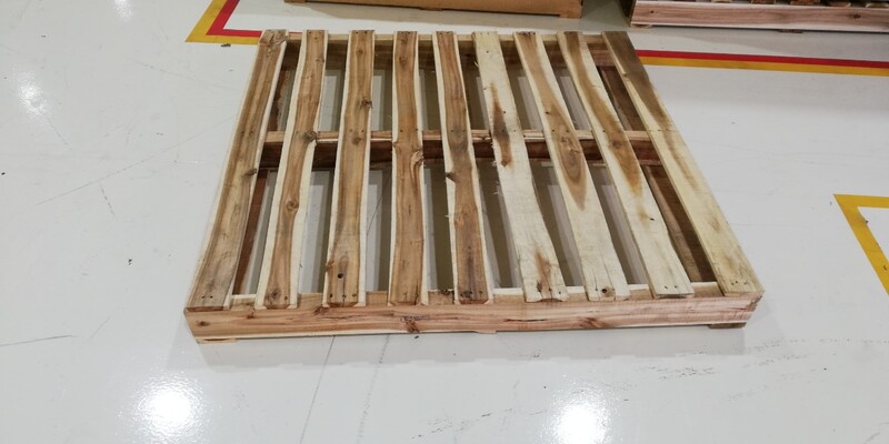 Pallet gỗ 2 hướng nâng