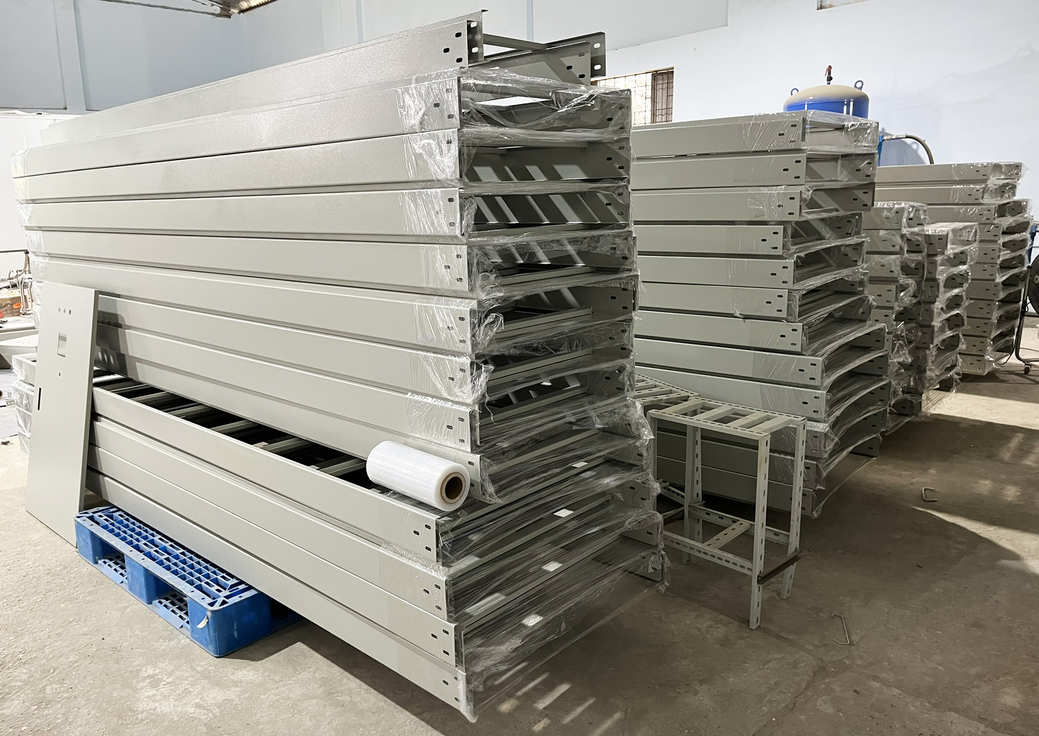 Thang cáp sơn tĩnh điện