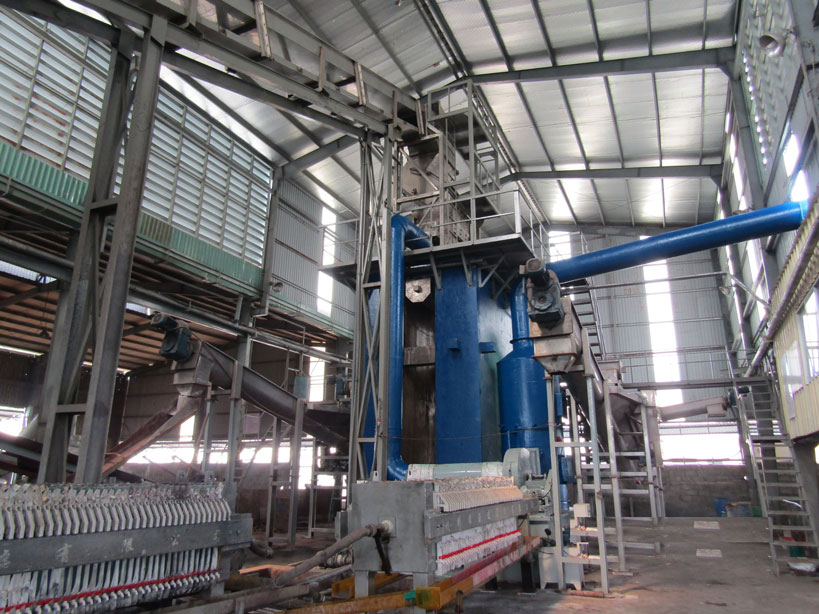 Khu vực tái chế bình ắc quy công ty Luyện Kim Thăng Long
