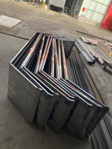 Cản bu lông bát khóa gài bố lót sắt-xi thùng