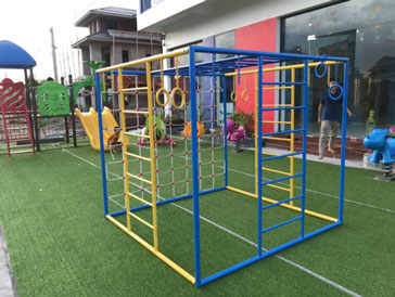 Thang leo vách dây tứ diện