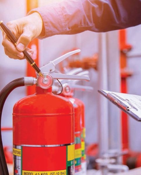 Kiểm tra định kì nắp bình chữa cháy