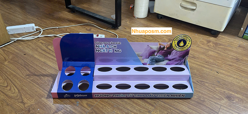 Kệ trưng bày mỹ phẩm