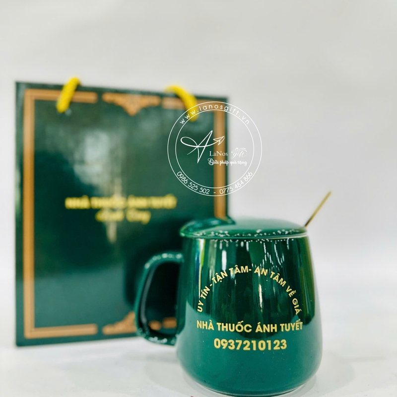 Ly sứ in logo