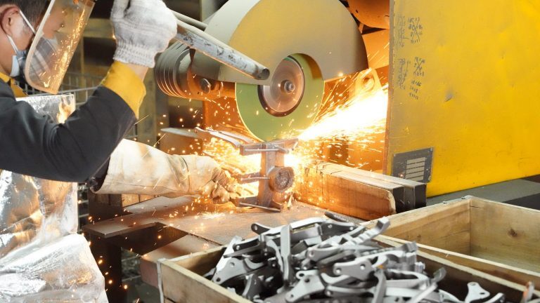 Tách ráp và hoàn thiện chi tiết