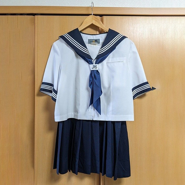 Đồng phục học sinh nữ