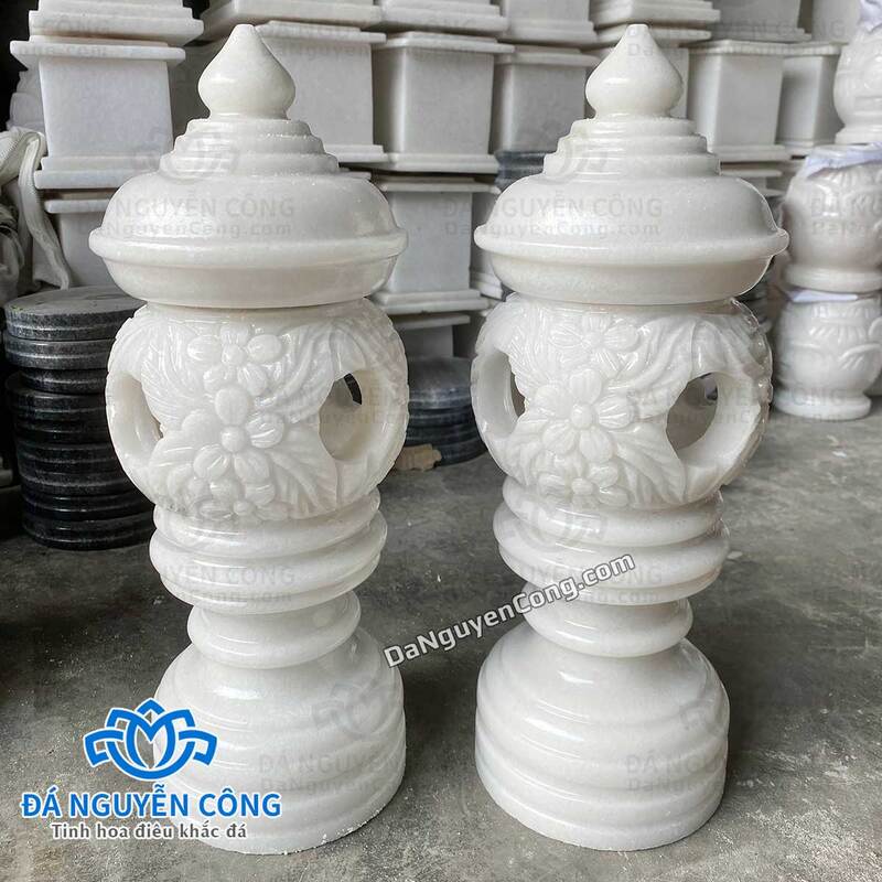 Chân đèn bàn thờ đá hoa văn