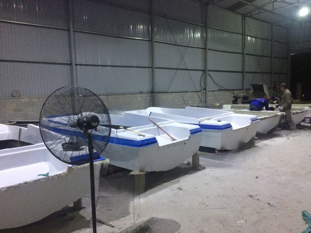 Xuồng công tác composite