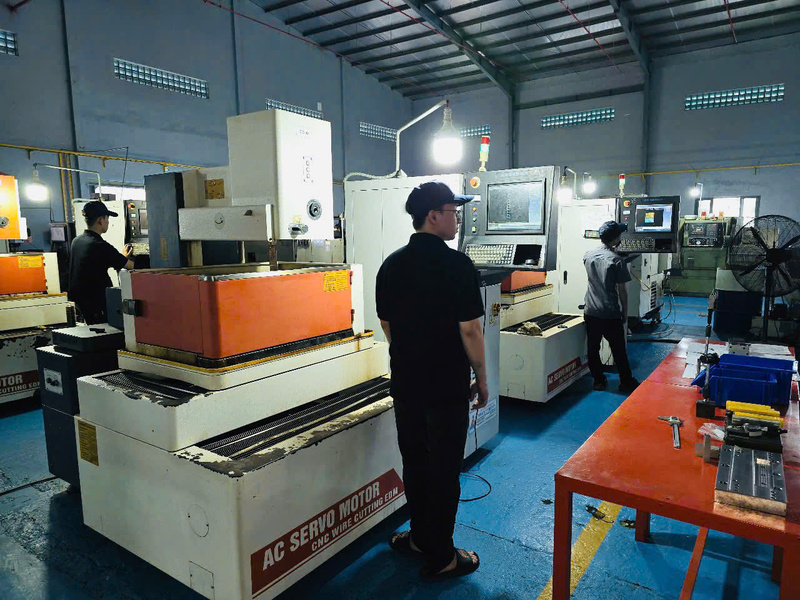 Hình ảnh máy móc công ty Tiến Huy