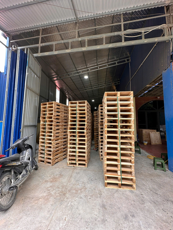 Pallet gỗ 2 hướng nâng