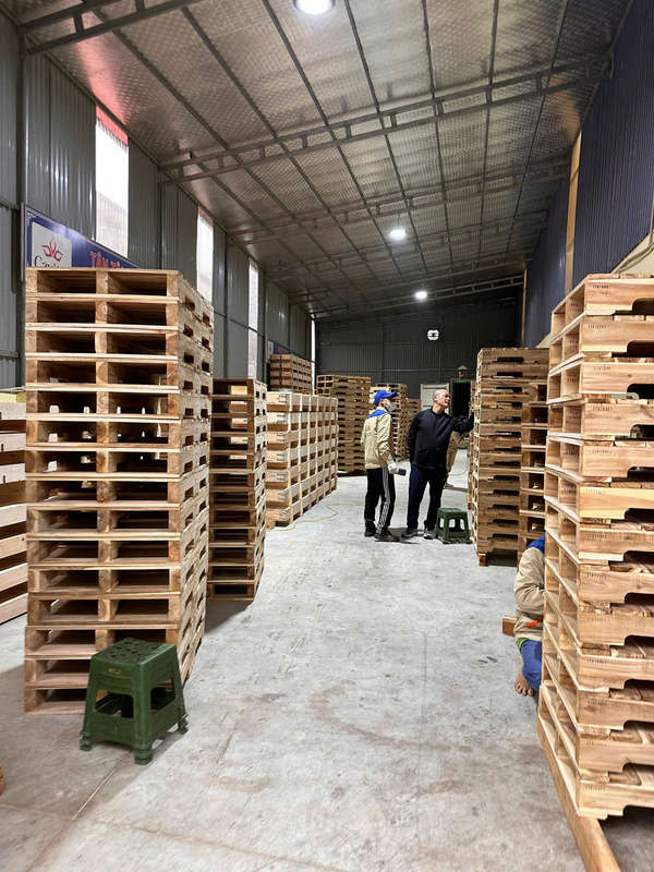 Pallet gỗ 2 hướng nâng