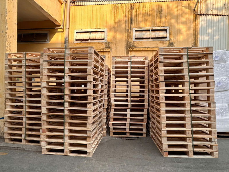 Pallet gỗ 4 hướng nâng