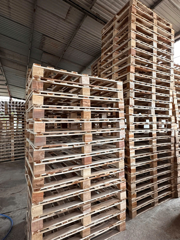 Pallet gỗ 4 hướng nâng