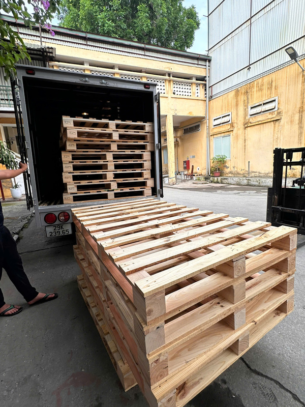 Pallet gỗ 4 hướng nâng