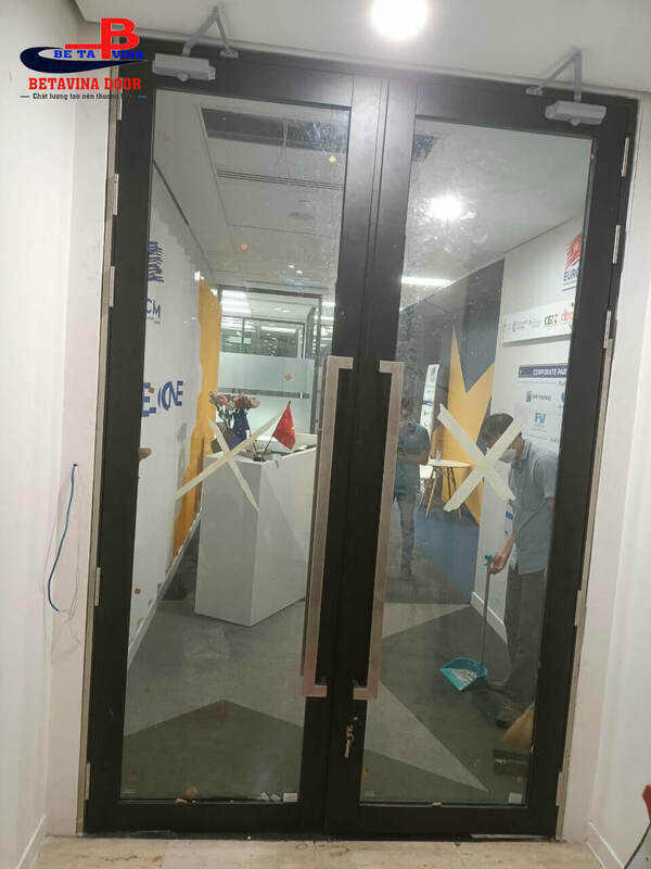 Cửa kính chống cháy Betavina M01