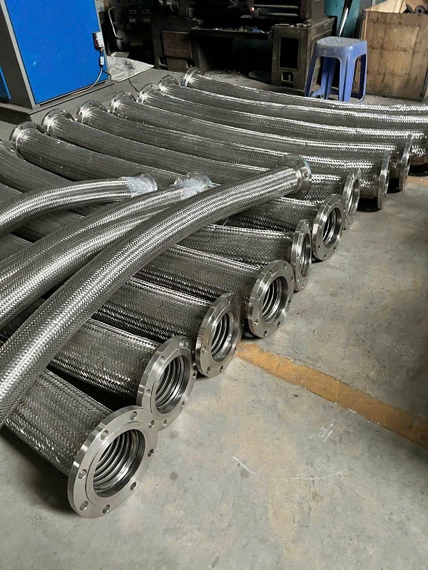 Ống ruột gà bọc lưới inox