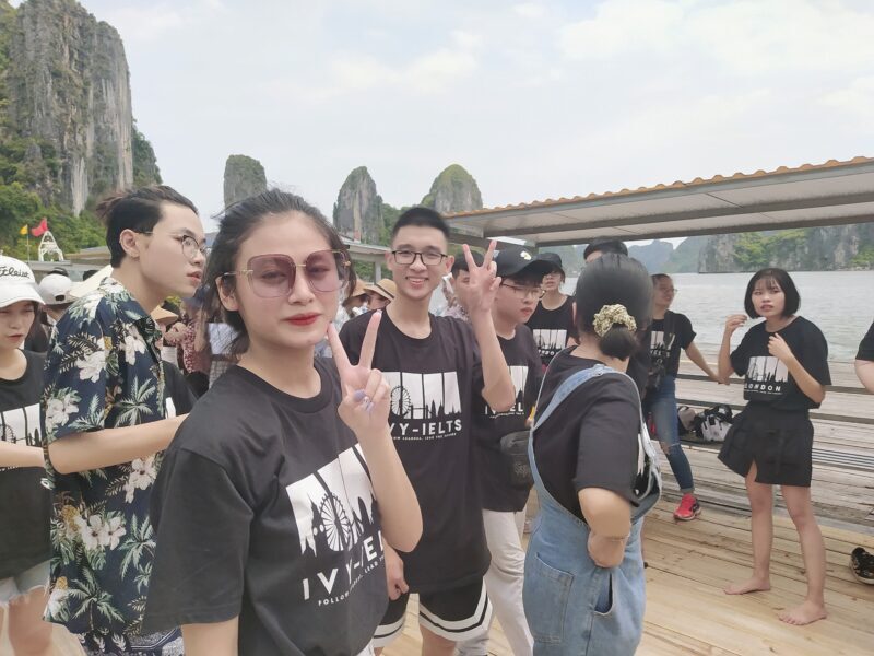 Áo thun đồng phục cổ tròn Ivy Ielts