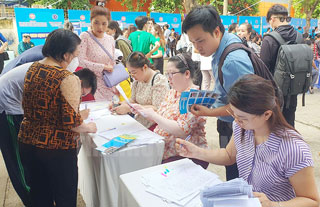 Môi giới làm việc