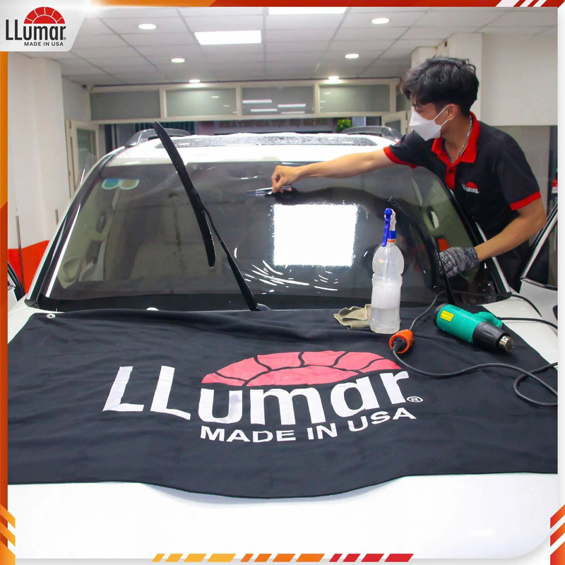 Phim cách nhiệt LLumar cho ô tô 7 chỗ