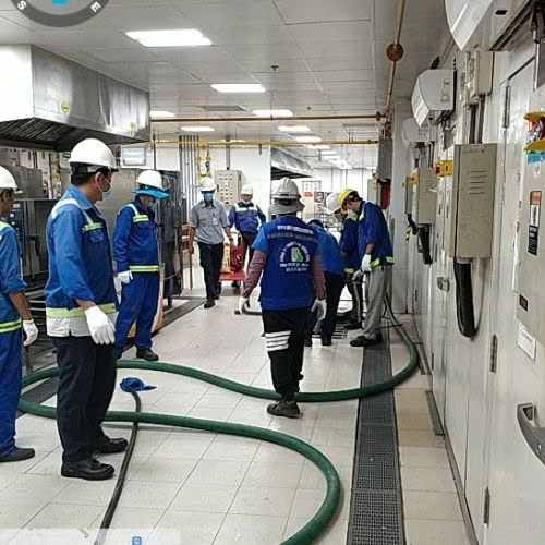 Dịch vụ thu gom xử lý bùn thải công nghiệp