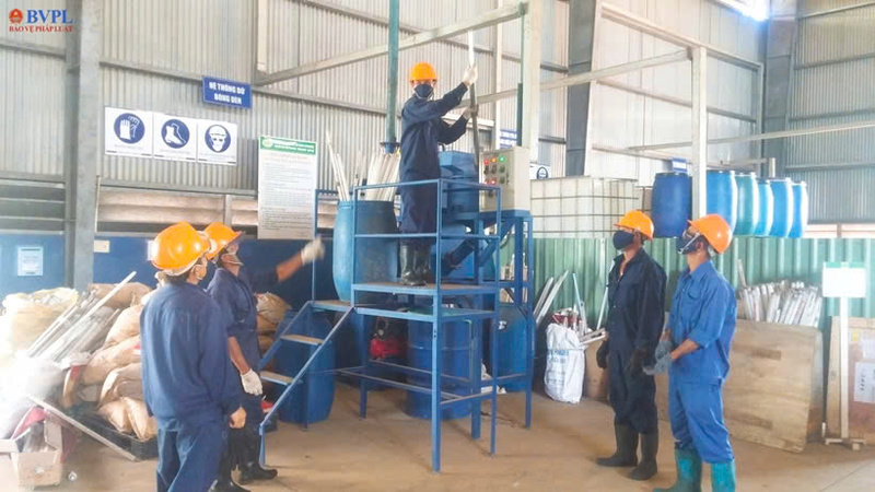 Thu gom xử lý rác thải nguy hại