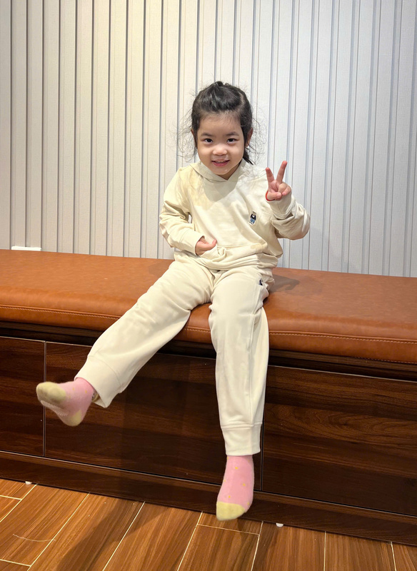 Quần áo nỉ bé gái